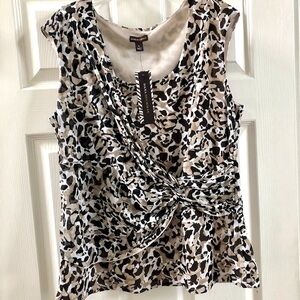 NWT Dana Buchnan -Lush Retreat Sleeveless Blouse